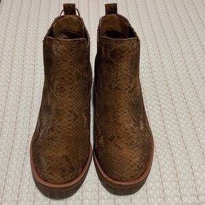 NWT Sofft Cognac Snake Ankle Boots